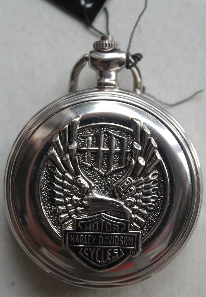 Franklin mint harley hot sale davidson pocket watch battery