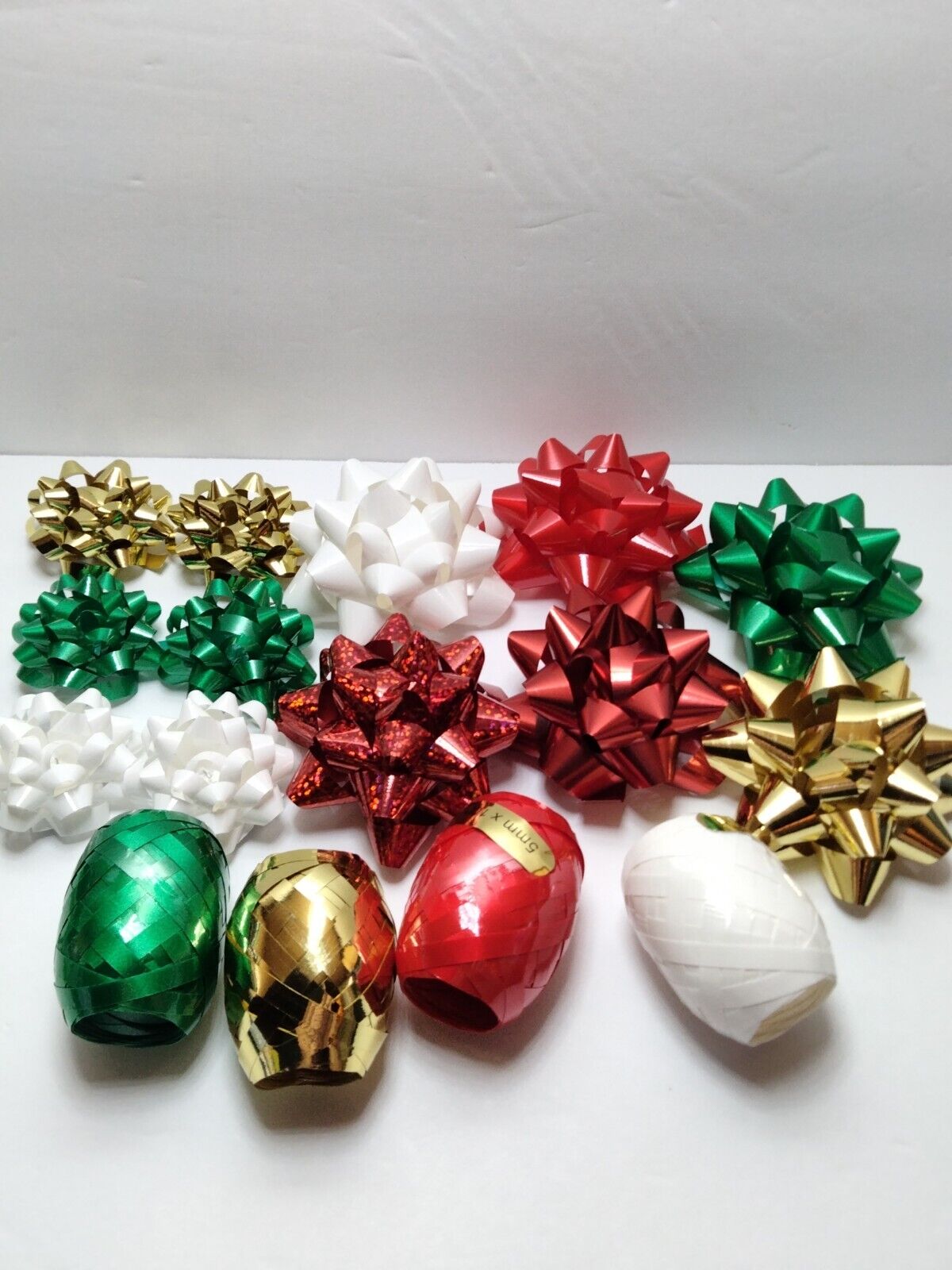 New Wondershop Ribbon & Bow Kit! Includes 12 Bows & 131 Feet of Ribbon! Includes 1 Package!