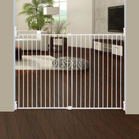 New in box! Dreambaby® Broadway Xtra-Wide & Xtra-Tall Gro-Gate® - White! Gro-Gates grow without the need for extensions making this gate fit openings between 30" - 53" Retails $108+