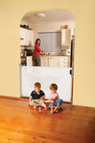 New Retails $100+ Dreambaby Indoor/Outdoor Retractable Gate - White
