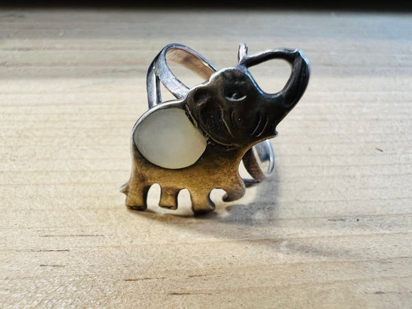 .925 stamped elephant ring with. mother of pearl inlay, Sz 8!