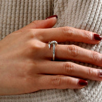 New in gift box! Italo Nail Ring Unique Wedding Band For Women Sz 8! Retails $143+