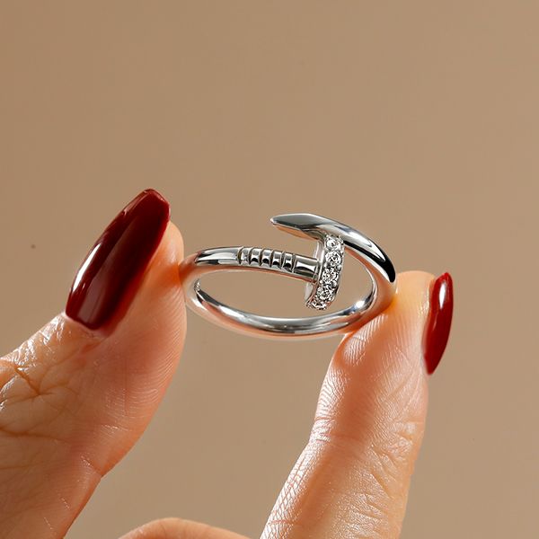 New in gift box! Italo Nail Ring Unique Wedding Band For Women Sz 8! Retails $143+