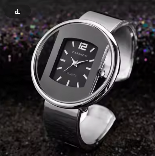 New Women's silver-colored stainless steel wristwatch in a fashionable style, luxury brand of women's jewelry, women's wristwatch