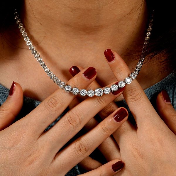 New in gift box! Italo Jewelry Stunning Classic Bezel Round Cut Tennis Necklace 17