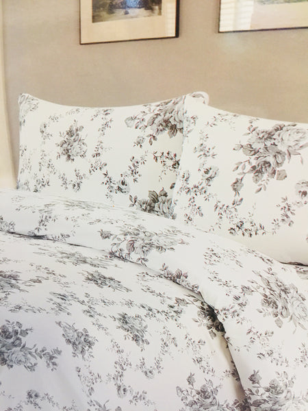 Brand new in package! Bamboo Essence 1800 wrinkle free deep pocket sheet set in Floral Print, Queen!!