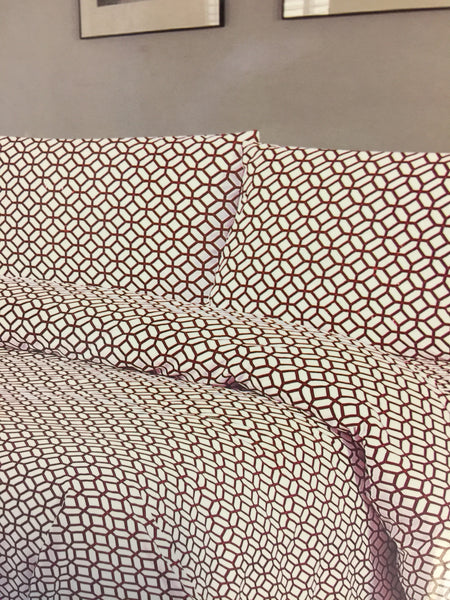 Bamboo Essence 1800 Wrinkle Free, Fade Resistant Burgundy Geo print Full/Double Deep Pocket Sheet Set! Fits Mattresses Up To 18 Inches!