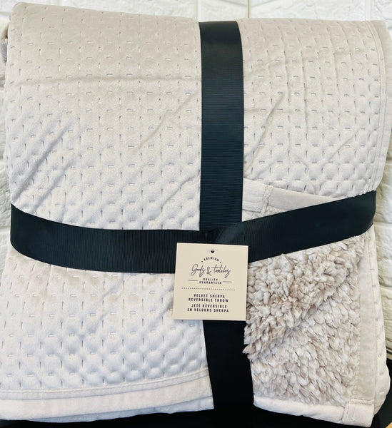 New with nice packaging! Great quality Velvet Sherpa Reverse Throw in Stone by Harman Goods, 50X60