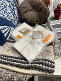 Pallet lot 620 Home Pallet lot! Mix of new, returns, undelivered, refused, returned, abandoned or unclaimed freight. etc! View all Photos to see All Items in lot! 292+ Pieces