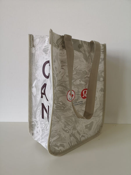 New LULULEMON Grey White TEAM CANADA Reusable Shopping Gym Lunch Bag Small
