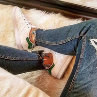 Adidas Stan Smith Originals! These shoes are a classic and will never go out of style. They are well made and comfortable right out of the box.. Unisex! Fits Men Sz 6, Women Sz 7! Retails $110+