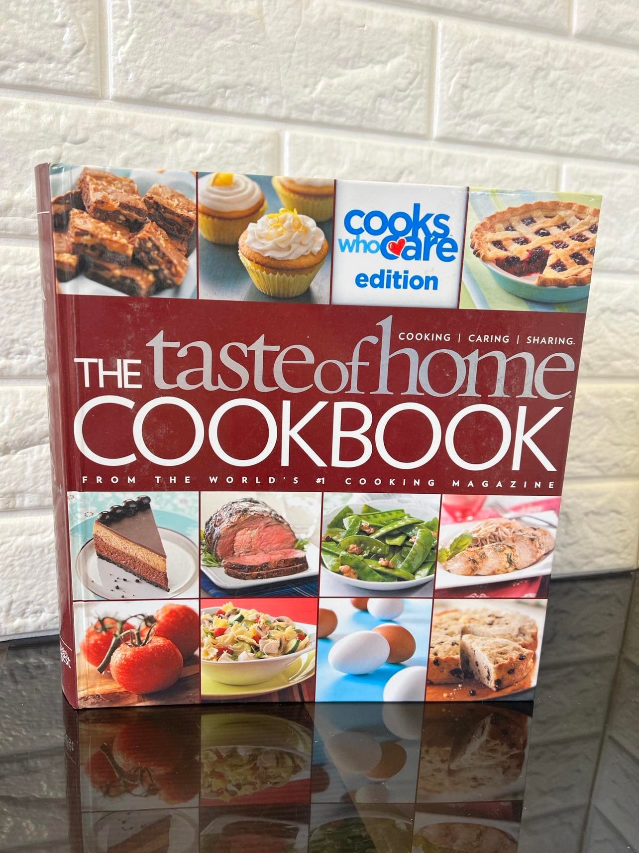 The Taste of Home Cookbook: Cooks Who Care Edition Ring-bound