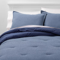 New in package! Waffle Weave Comforter & Pillow Sham Set by Threshold in Blue, King!